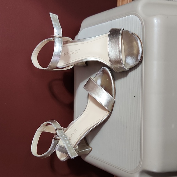 Nine West light gold sandals - Picture 1 of 6